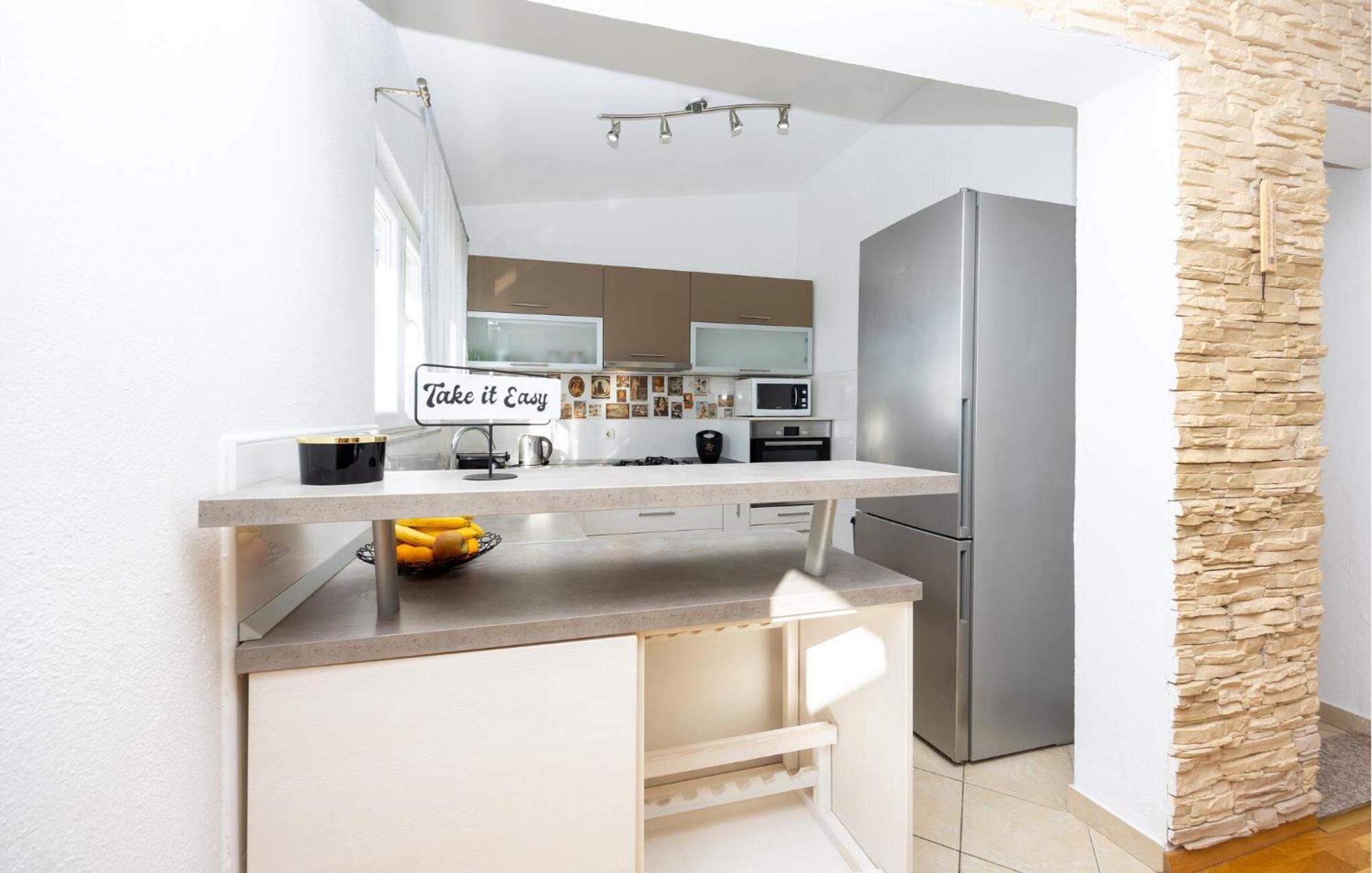 Stunning Apartment In Makarska Exterior photo